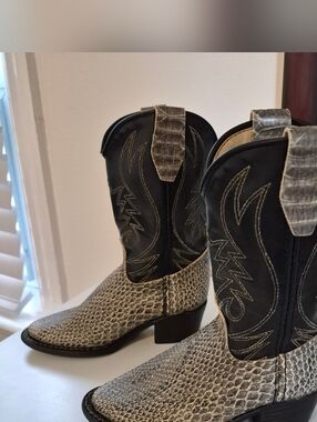 Black & Beige Faux Snakeskin Western Cowboy Boots Girls Size 33